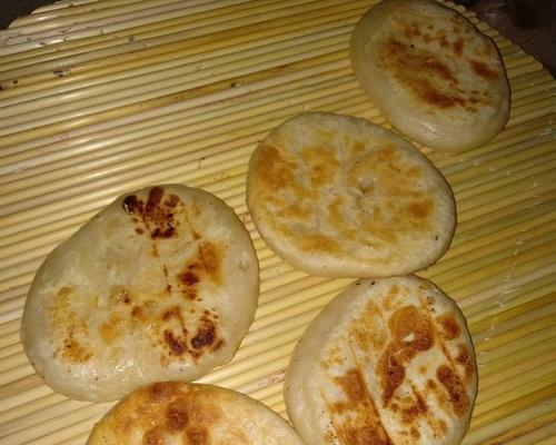 芝麻糖酥饼的制作方法（一口咬下去，甜蜜在心头；芝麻与糖的交融，令人回味无穷）