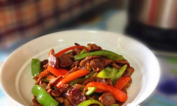 双椒爆鸡胗的制作方法（一道鲜辣可口的美食佳品）