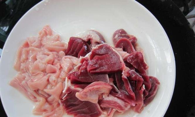美味洋葱炒鹅杂（掌握这一做法，让你的鹅杂更加美味）
