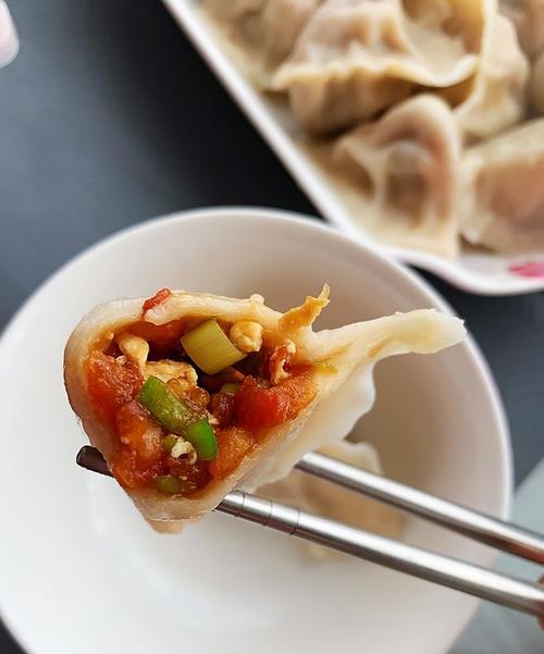 轻松做出美味西红柿水饺（口感鲜美，营养丰富，家常必备）