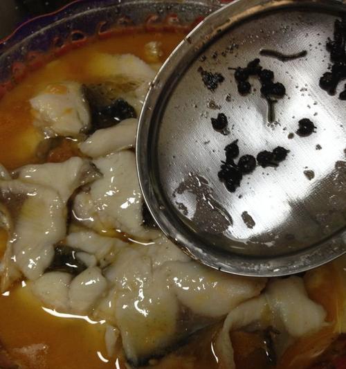 美味可口的鱼头番茄汤（简单易学，家常做法大揭秘！）