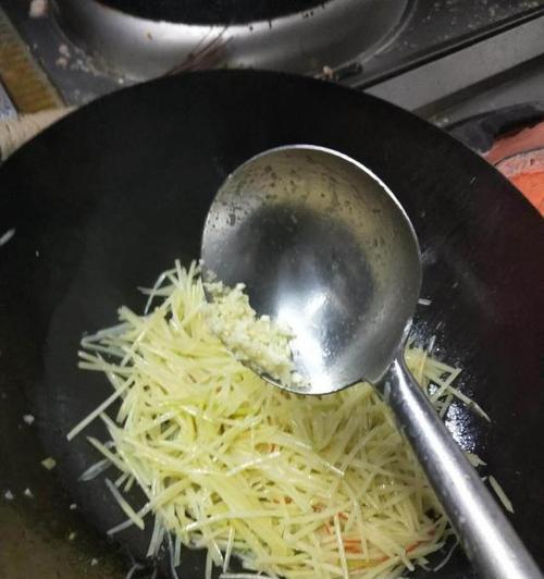 教你做一口土豆大嘴巴（营养美味的家常小吃）