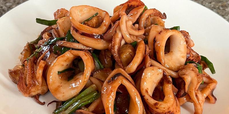 魷魚焗炒飯，美味無比的家常料理