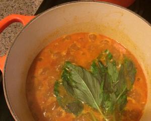用意式基础番茄酱汁制作美味佳肴（掌握意式烹饪技巧，搭配简单易得的食材）
