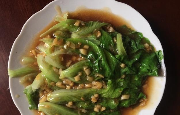 口感清爽的蒜味蚝油生菜（蒜香浓郁，鲜味十足，让你爱上生菜的味道）