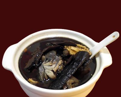 以首乌乌鸡汤为主题的健康食谱（鸡汤中的灵魂-首乌，营养不可少）