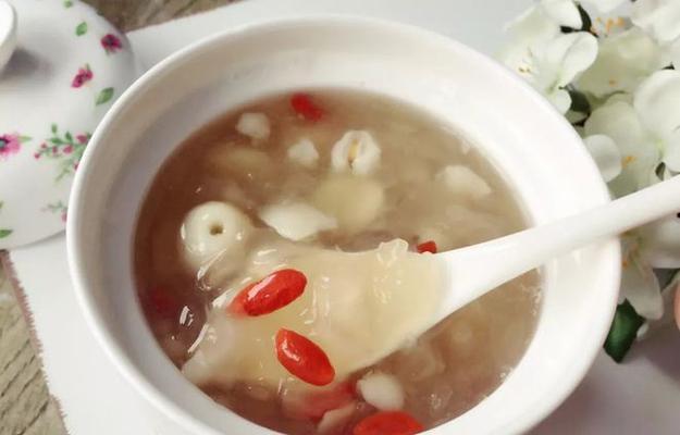 薏仁美白粥的制作方法（自制美白好帮手，拥有白皙肌肤）