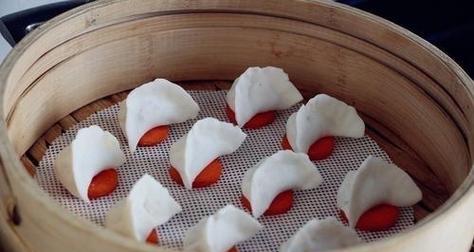 水晶虾仁蒸饺，美味鲜香的清蒸小吃（用水晶皮和新鲜虾仁制作的健康美食，满足味蕾和健康需求）