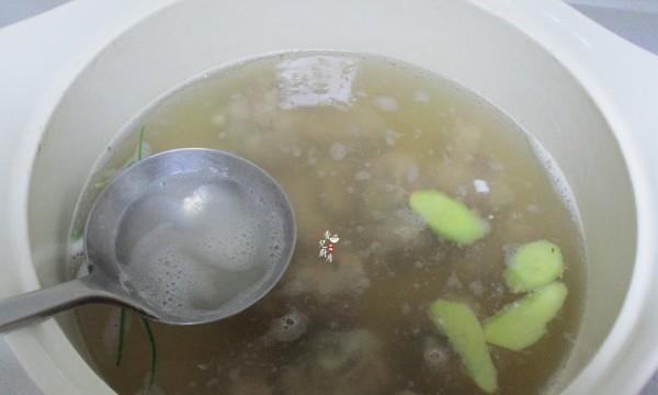 以黑木耳制作的甜汤，清热解暑之佳品（传统美食的独特魅力，让你爱不释口）