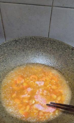 轻盈美味，健康瘦肉西红柿汤（一份清爽减脂的美食享受）