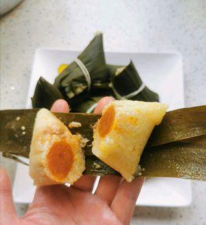 教你如何制作美味的咸肉粽子（传统美食，家常味道，口感鲜美）