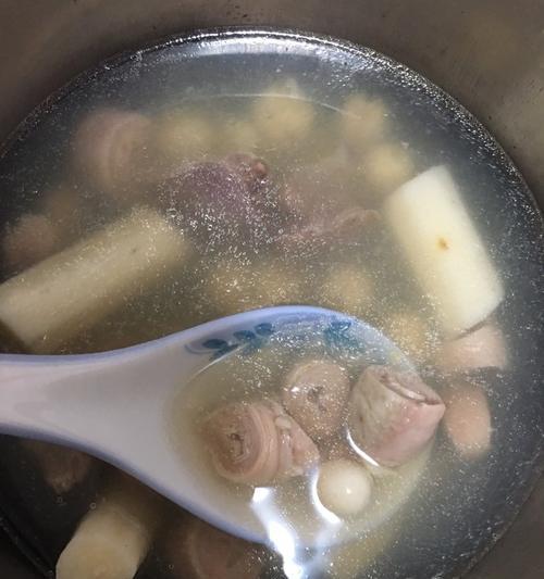 小肠瘦肉汤的制作（营养健康养生必备）