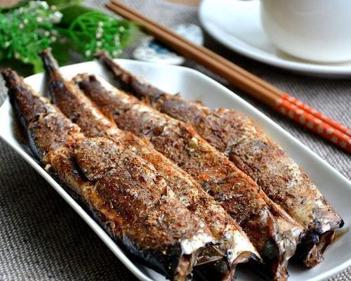 秋刀鱼香辣烤制（美味佳肴，美味无限）