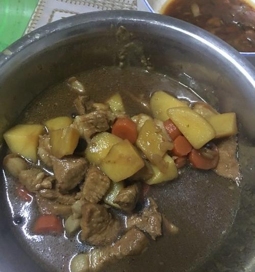 土豆烧猪肉，味蕾惊喜！（家常美食的另一种享受）