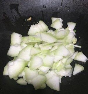 虾米烧冬瓜的做法（家常菜肴中的清爽美味）