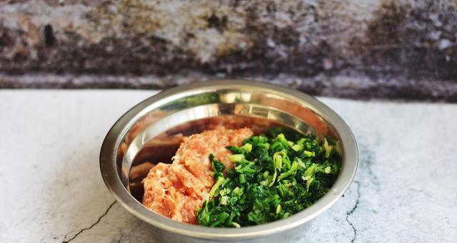 春日里的美味——以踏青饺子为主题的做法（传统美食，清新口感，美味无穷）