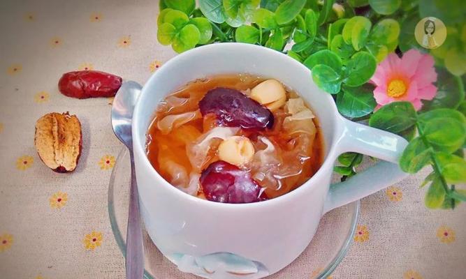 银耳莲子石榴汤，清热润肺的营养佳品（15个让你做出美味汤的技巧和注意事项）