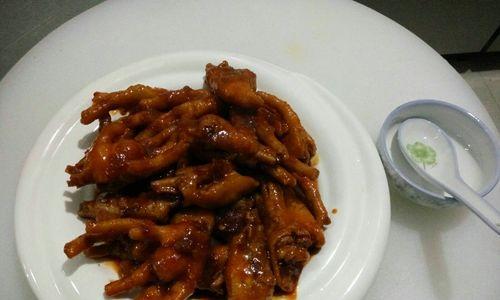 用压锅做出美味鸡手的小技巧（让你的压锅变成最好的厨师！）