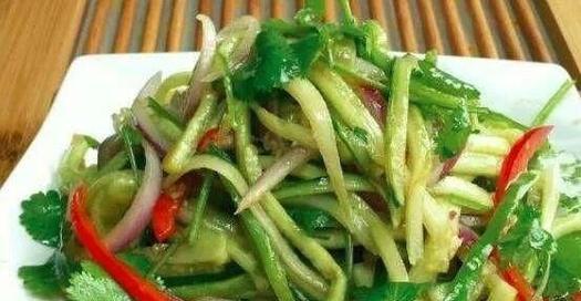 绿色西红柿，糖拌美味无比！（品尝美味，享受健康，绿色西红柿的制作方法和营养价值。）