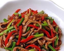 掌握双椒肚丝的做法，轻松为家人制作美食（传授双椒肚丝的做法，让你的口味更上一层楼）