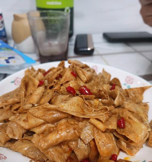 香辣豆皮的制作方法（辣味十足，口感细腻的经典豆皮）