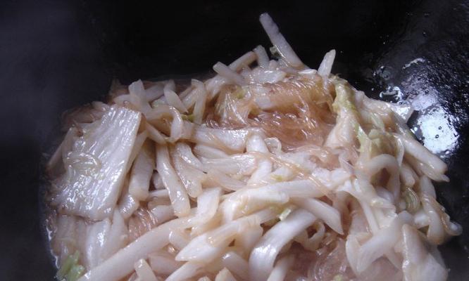 小白菜炖粉丝，美味健康的家常菜