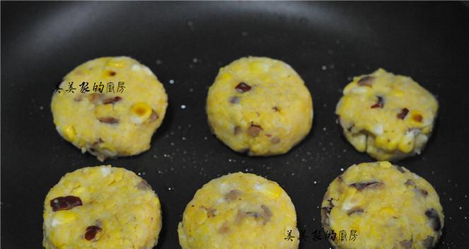 如何制作美味的柿子玉米饼（独家秘诀揭秘，轻松做出Q弹可口的玉米饼）