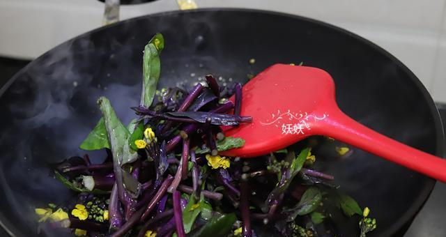 红菜苔美食大全（鲜嫩口感，营养丰富，让你吃得放心）