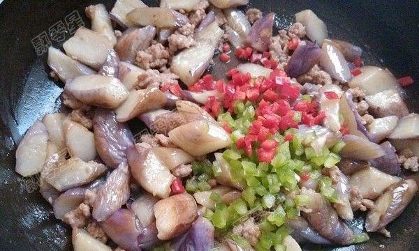 做法简单、口感丰富的经典茄子佳肴（做法简单、口感丰富的经典茄子佳肴）