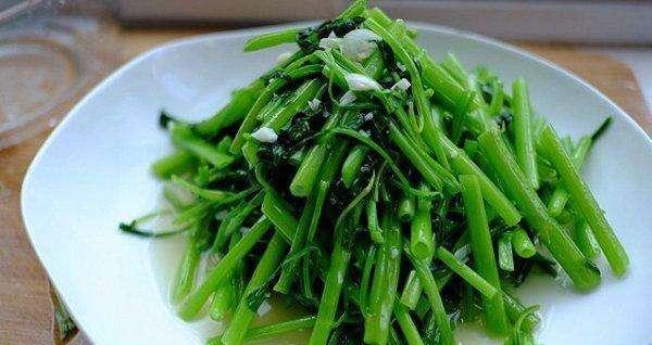 美味健康的蒜蓉空心菜梗（简单易学的家常菜，蒜香味浓，口感清脆可口）