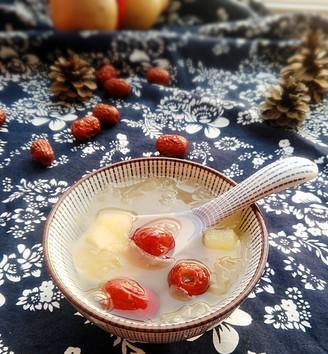 银耳红枣蜂蜜羹，滋补养生美味品尝（自制银耳红枣蜂蜜羹，健康美味一起享受）