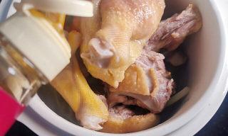美味鸭肉鲍鱼干汤的家常做法（口感鲜美、滋补养生的家常做法）