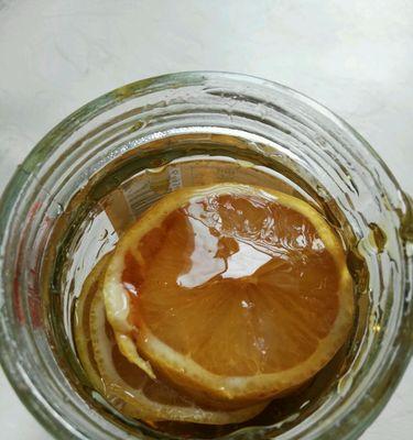 尝试用腌柠檬给菜肴带来新鲜口感（探究以腌柠檬作为调料的烹饪技巧）