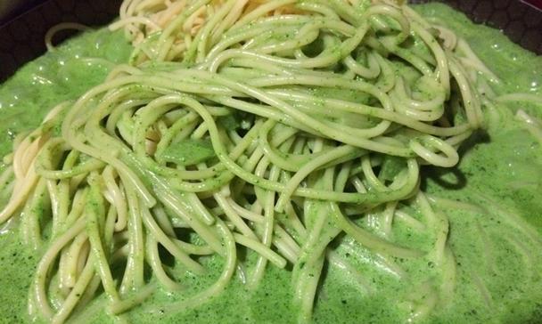 松子菠菜苗炒意粉（清新营养又美味）