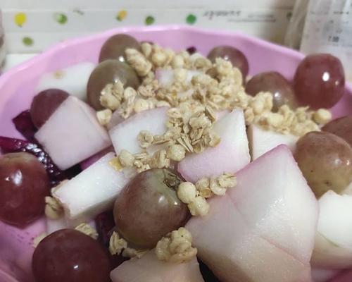 营养美味，水果乱捣新颖做法（以水果为主，轻松打造营养美食）