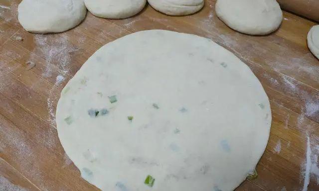 如何用烫面制作美味煎饼（掌握烫面技巧，制作出香脆可口的煎饼）