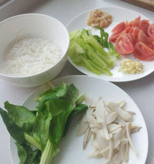 营养鲜蔬面，健康美味双重享受！（从面饼到调料，打造完美的鲜蔬面盘点）