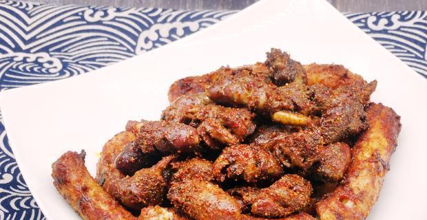 铁锅烤鸡心（传统美味的家常小吃）