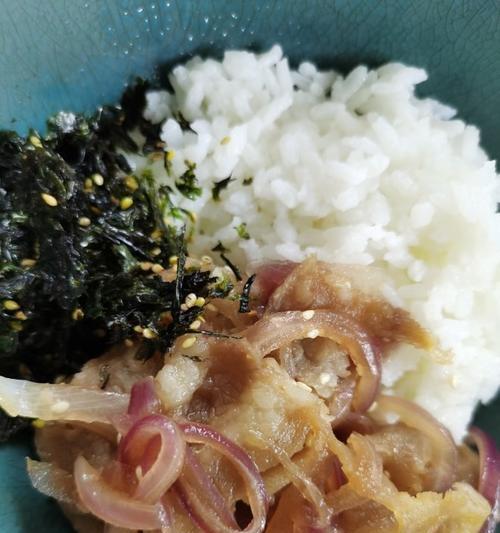 尝鲜日式肥牛饭（学习如何制作美味肥牛饭）