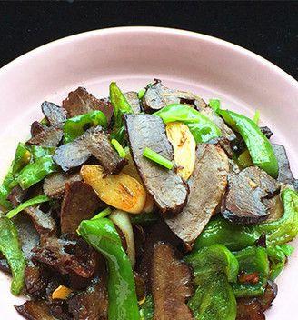 香滑美味，香卤猪心的制作方法（一道经典的中式小吃，教你如何制作出口感鲜美的香卤猪心）