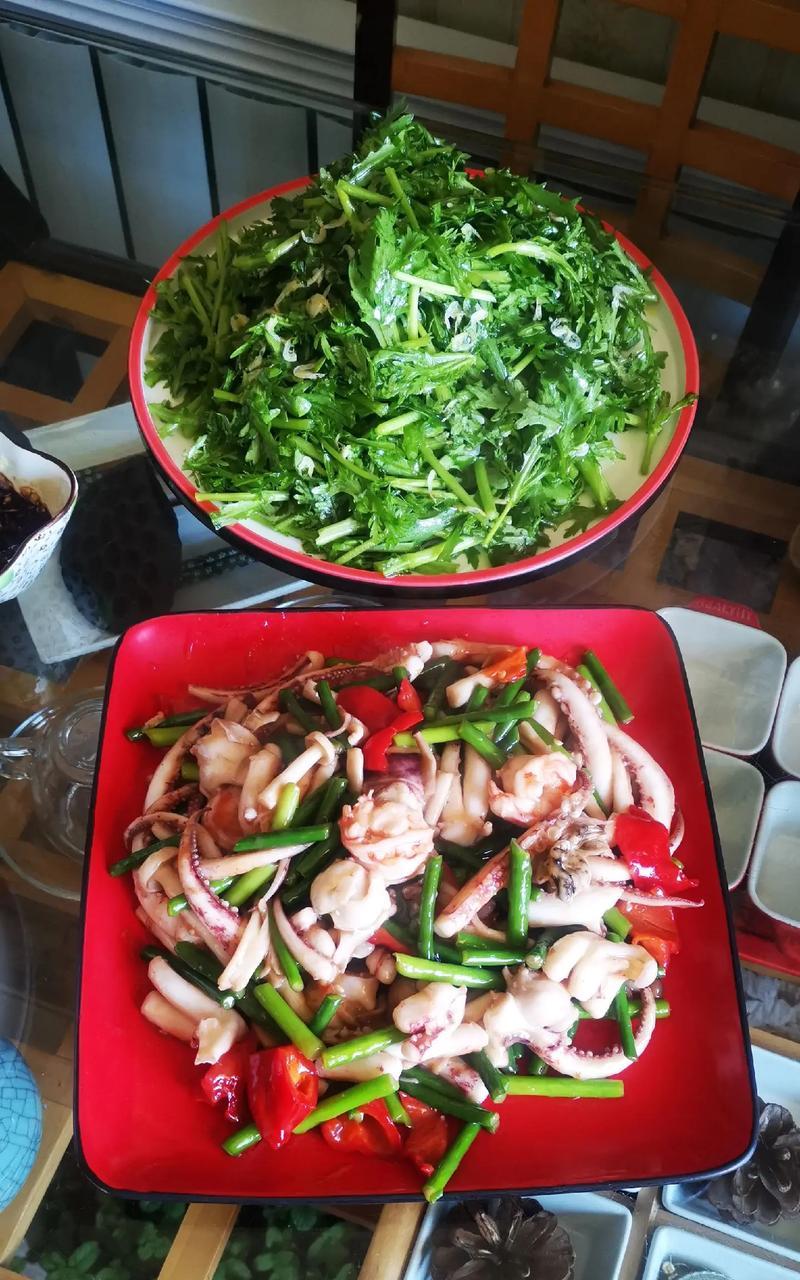 五香茶干炒蒿子杆的做法（健康美味的家常菜谱）