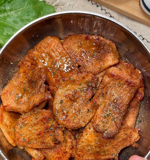用百香果鸡胸肉烹制美食（清新香气，口感嫩滑的百香果鸡胸肉）