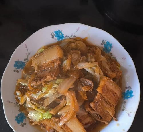 白菜蒸五花肉的做法（简单易学，健康美味）