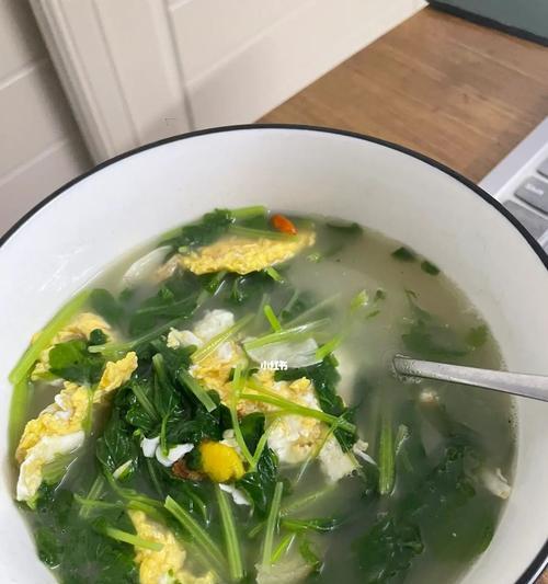益母草鹌鹑蛋汤的做法（传统药膳美食，助你养生健体）