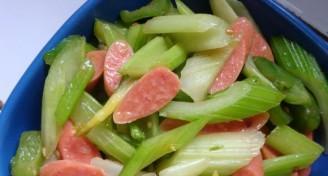 清炒芹菜香肠（家常下饭好滋味，快速做法轻松学！）
