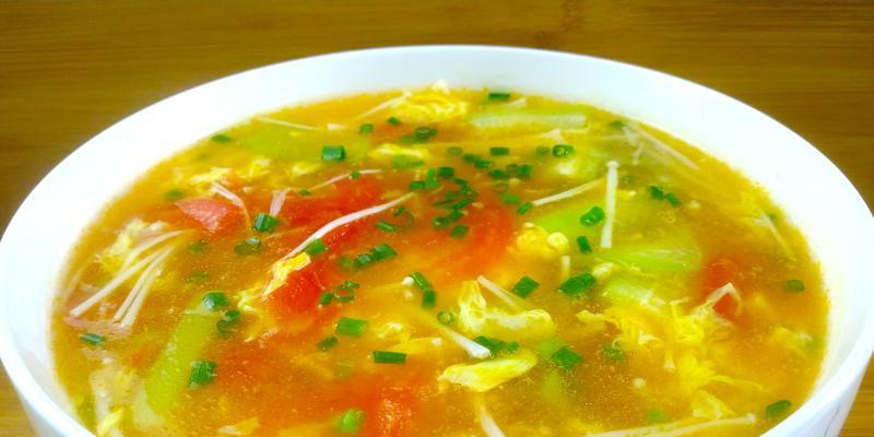 一分钟搞定丝瓜鸡蛋汤，健康又美味！（快手菜谱，轻松上桌；丝瓜鸡蛋汤，清爽可口。）