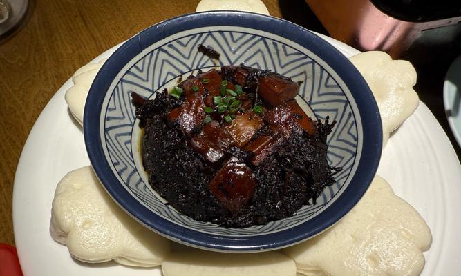 咸菜炖黄鱼，味道鲜美，营养丰富（教你如何做出口感鲜嫩的咸菜炖黄鱼）