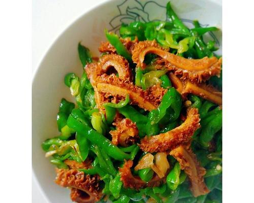 青椒炒牛肚，美味佳肴（家常菜，健康美味的制作方法）