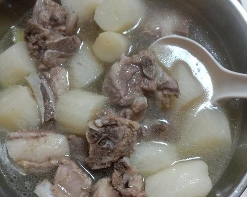 家常瓠子汤，咸鲜排骨香（传统美食的味道，让你回味无穷）