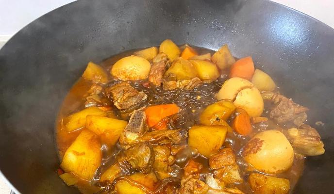 又香又嫩的土豆红烧排骨，做法简单易学！（又香又嫩的土豆红烧排骨，做法简单易学！）